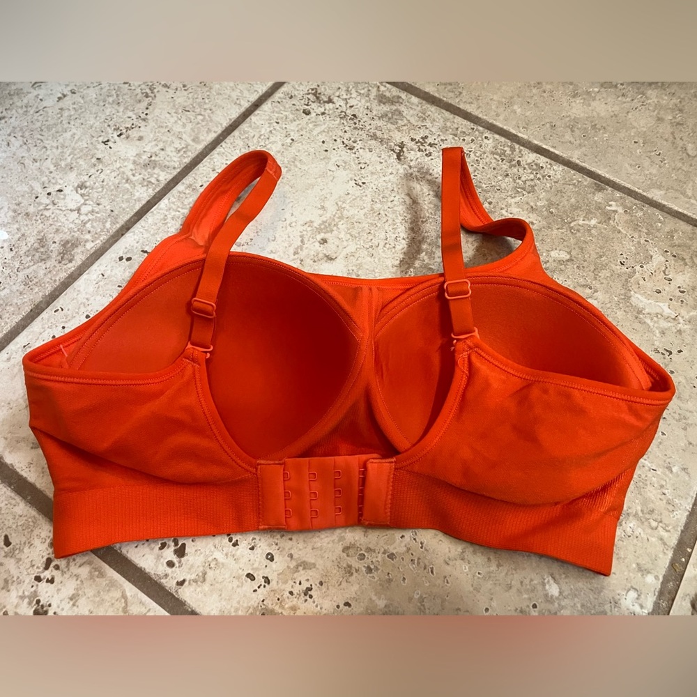 NWT, Underoutfit Comfort Shaping Bra w/ Adjustable Straps, M